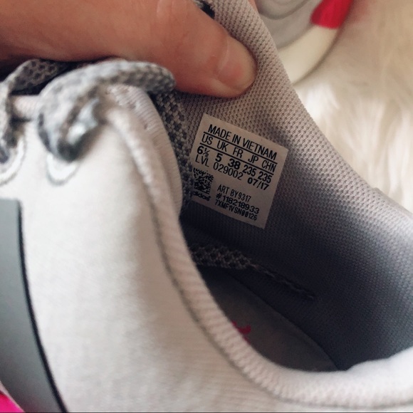 NMD R2 Adidas - Picture 8 of 8